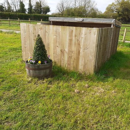 치펜햄 Glamping At The Retreat Wiltshire Is Rural Bliss 빌라 외부 사진