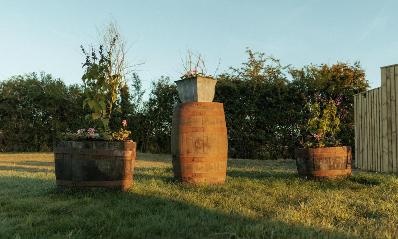 치펜햄 Glamping At The Retreat Wiltshire Is Rural Bliss 빌라 외부 사진