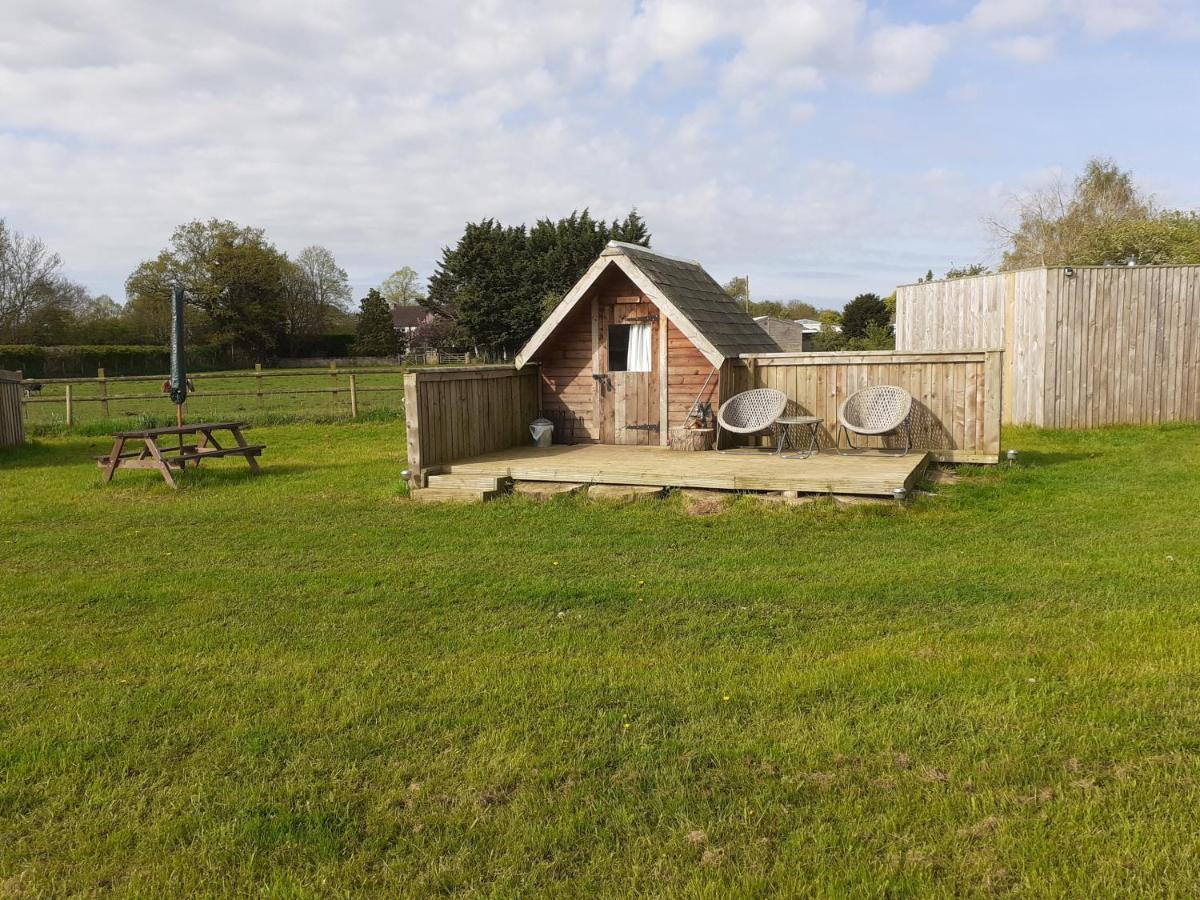 치펜햄 Glamping At The Retreat Wiltshire Is Rural Bliss 빌라 외부 사진