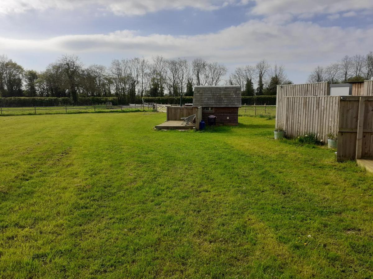 치펜햄 Glamping At The Retreat Wiltshire Is Rural Bliss 빌라 외부 사진